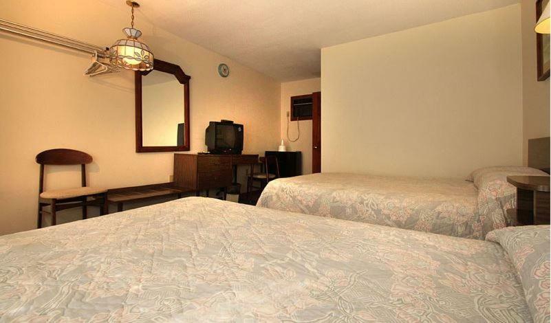 המפטון Dolphyn Motel מראה חיצוני תמונה