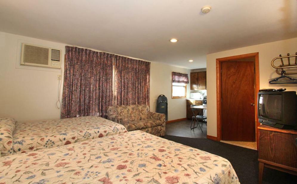המפטון Dolphyn Motel מראה חיצוני תמונה
